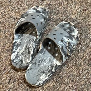 CROCS Marble Pattern Slide Sandals